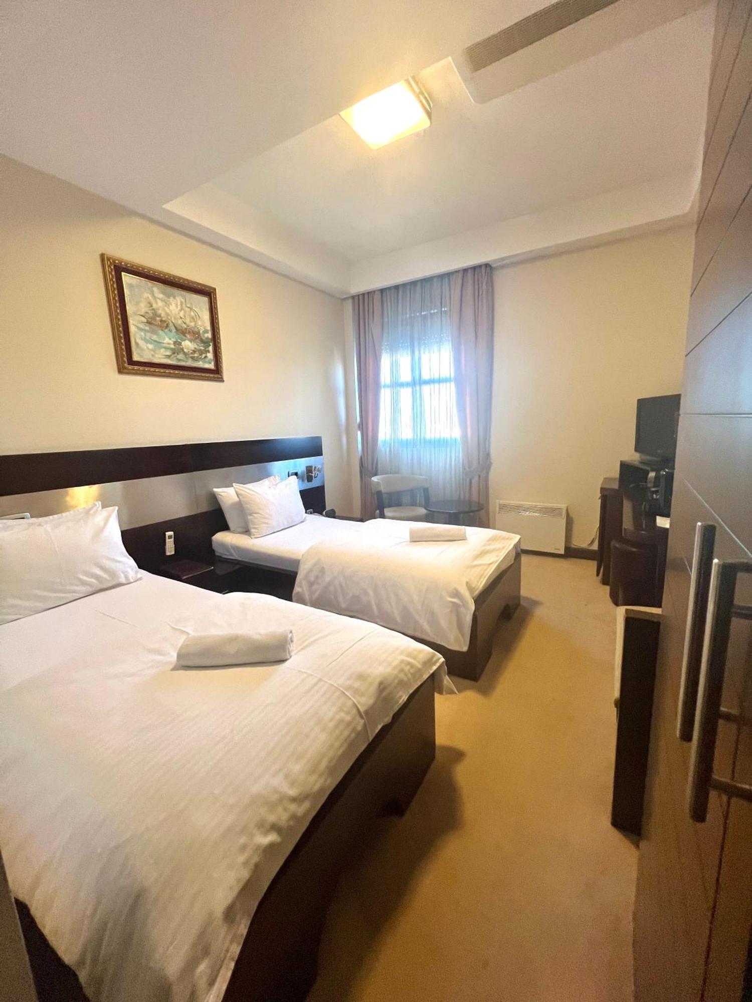 Hotel Aria Mitrovici  Ngoại thất bức ảnh