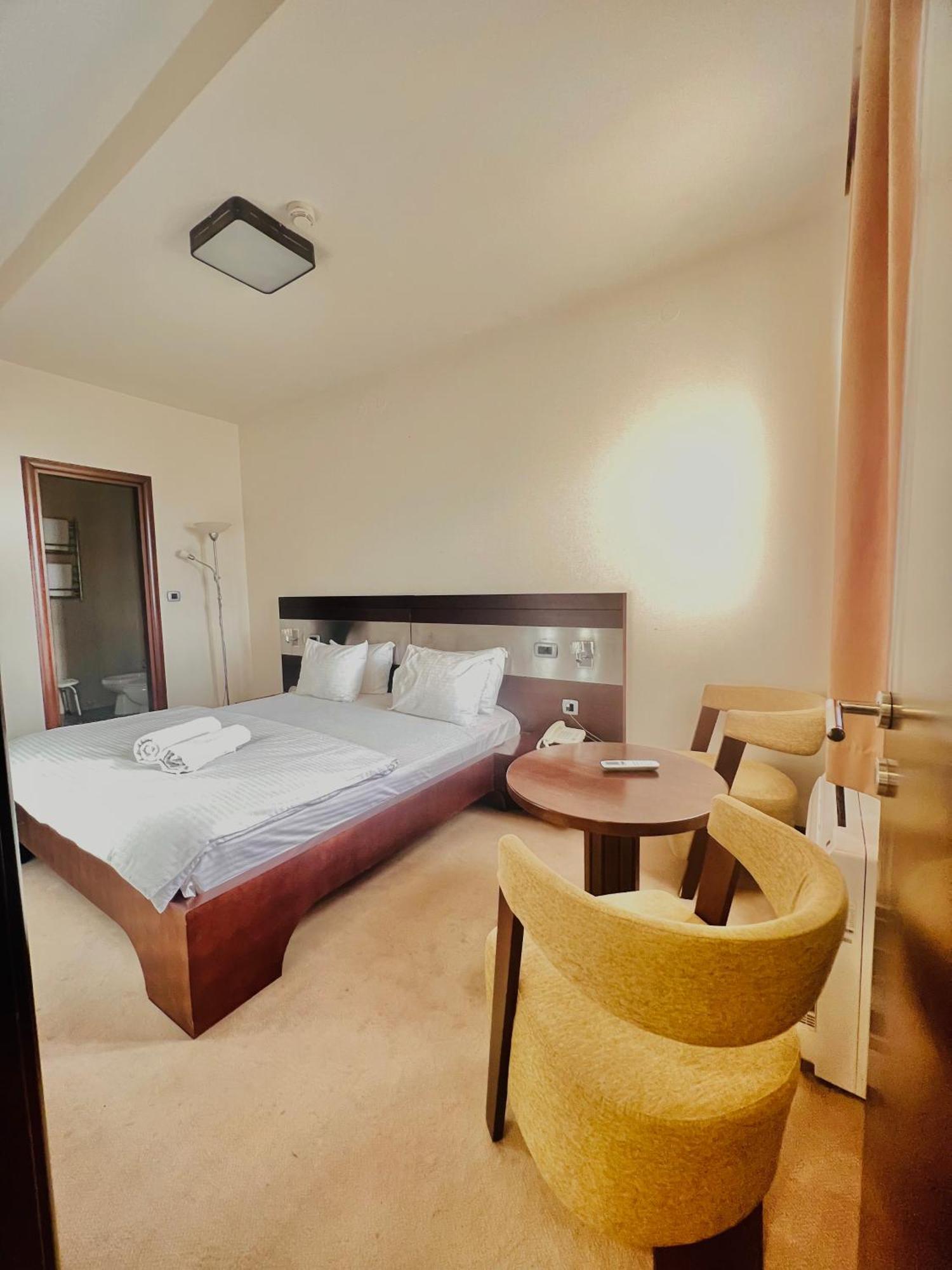 Hotel Aria Mitrovici  Ngoại thất bức ảnh