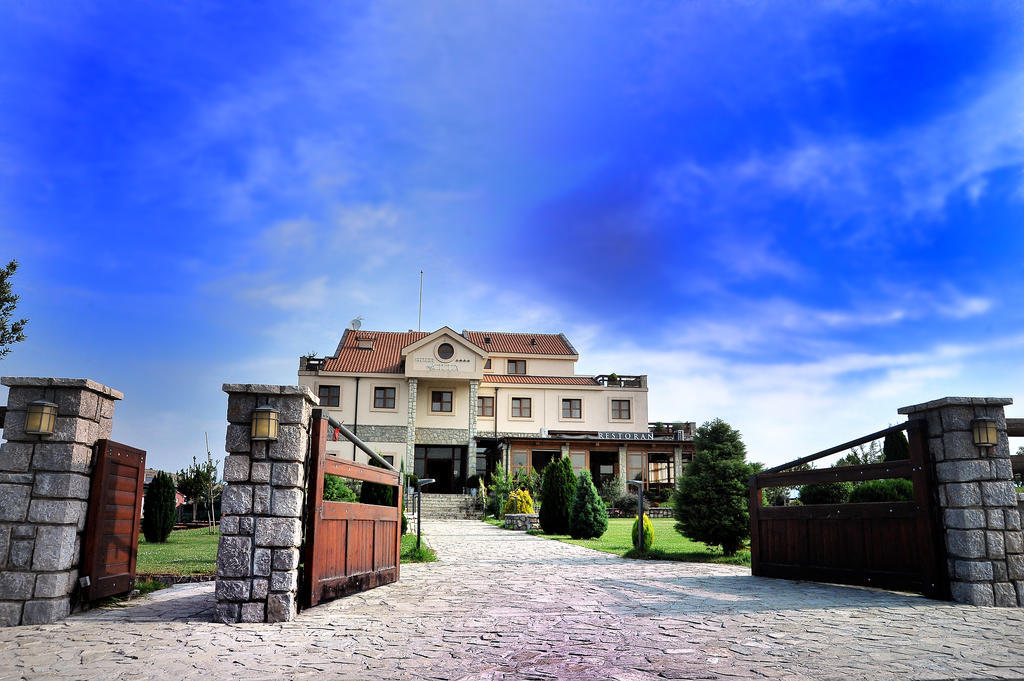 Hotel Aria Mitrovici  Ngoại thất bức ảnh